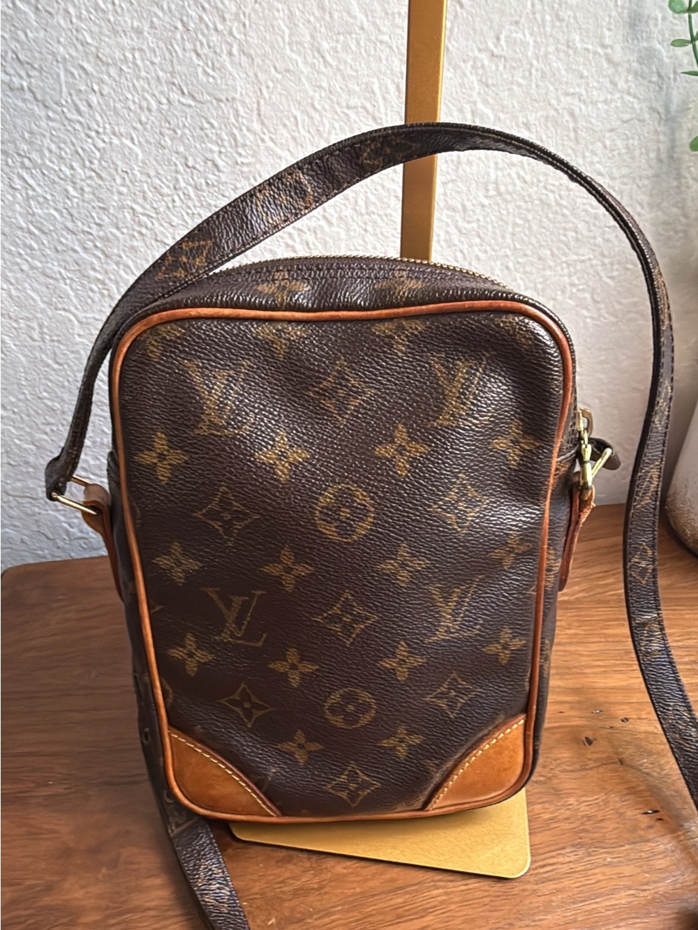 Louis Vuitton Monogram canvas Danube Crossbody Bag Vintage and authenticated - Picture 5 of 17